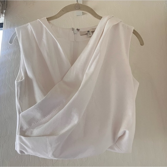 🚨SOLD🚨BANANA REPUBLIC “Cotton Wrap Crop Top” in White: Sz XS - Picture 5 of 9